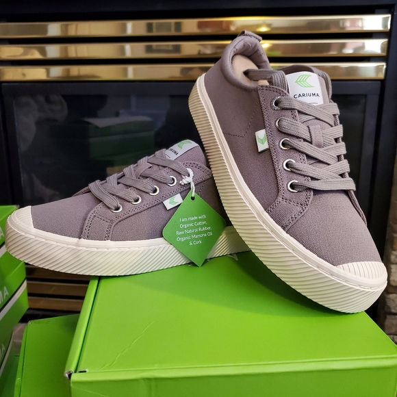 COPY - NWT Cariuma Low Mystic Grey Canvas Sneaker W 7 / M 5.5 - Picture 1 of 3